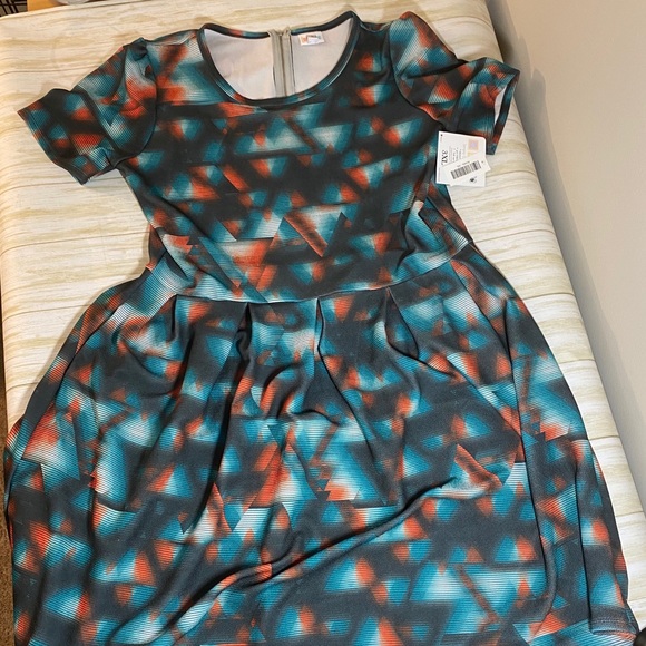 LuLaRoe Dresses & Skirts - LuLaRoe Amelia plus size dress